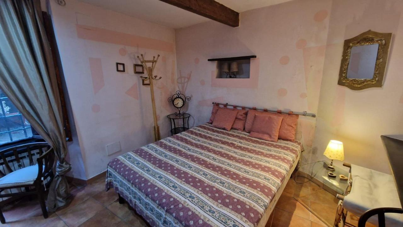 Apartmán Monolocale In Tipica Casa Ligure Janov Exteriér fotografie